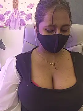 LoveLy-Soneya live cam on StripChat
