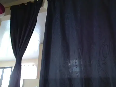 Mia_Laureent