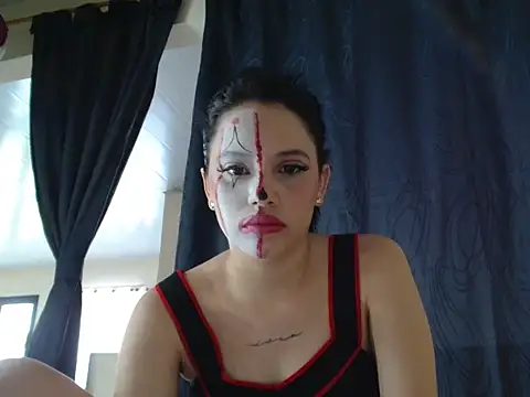 Mia_Laureent