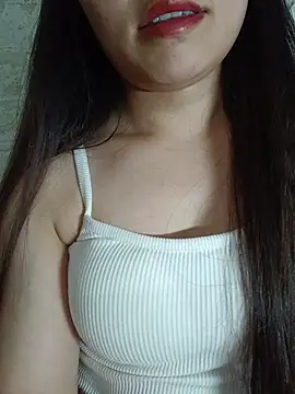 Cherry-squirtt live cam on StripChat
