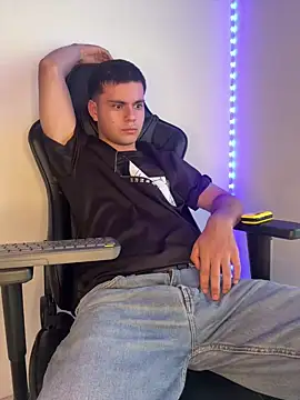 liam_mateo (M young) - 5 spanks + helicopter cock