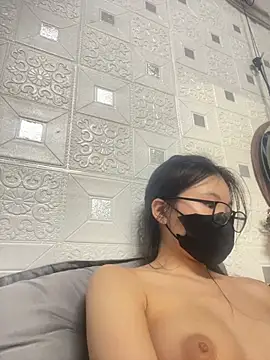 Minni_2k live cam on StripChat