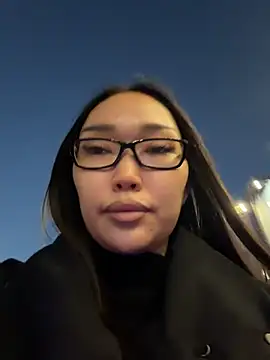 trytomakememoam live cam on StripChat