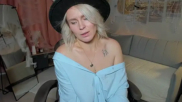Charming_Daphny