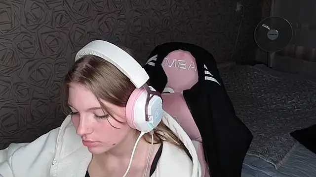 Juliiaa live cam on StripChat