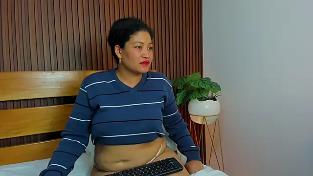 laurel_swan (F teen) - Spit on my tits and grope them