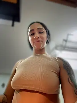 Isabella-Teen live cam on StripChat
