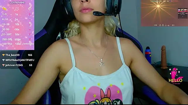 blondegamerr (F young) - show pussy