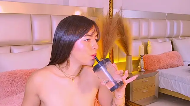 MiaKallo live cam on StripChat