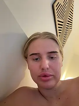 yourhornyslut Live Webcam on Stripchat