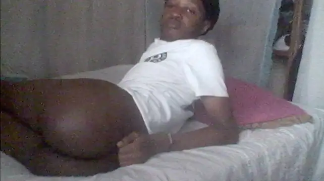 PrettyBoyAfterDark live cam on StripChat