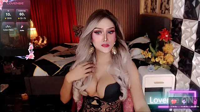 MassiveHorseCockTrans live cam on StripChat
