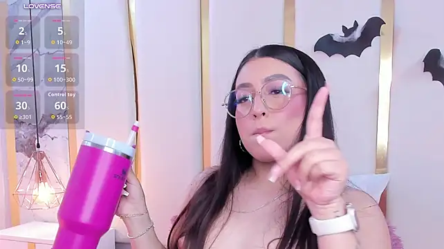 KamilaVegga live cam on StripChat
