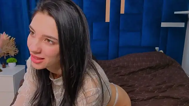 VinaMccroy live cam on StripChat