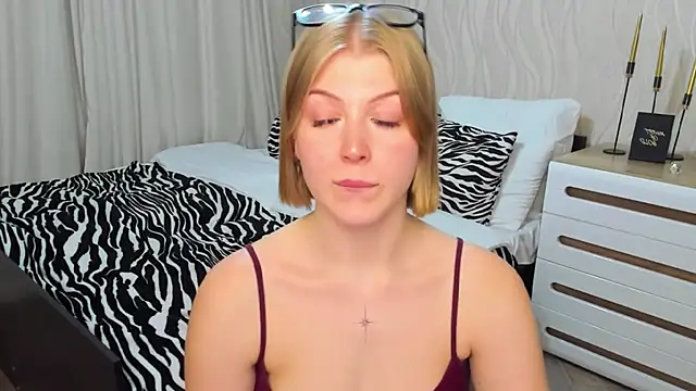 Stella_Light live cam on StripChat