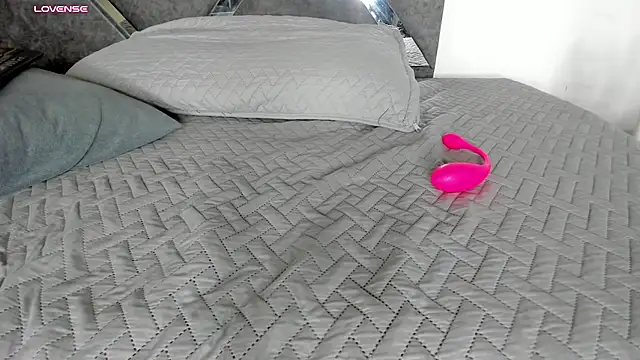 erika_222 live cam on StripChat
