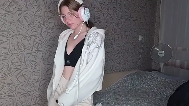 Juliiaa live cam on StripChat
