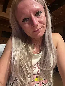 LaMadrina006 live cam on StripChat
