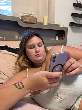 latinamommy26 (F young) - Nipple clamps 3 min