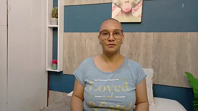 TanyaMartin live cam on StripChat
