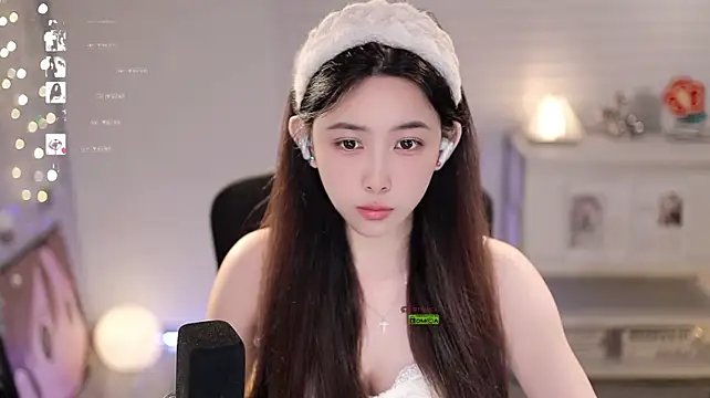 SleepArtist live cam on StripChat