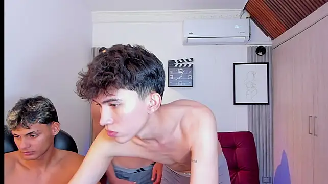 Seductive_BoysW live cam on StripChat