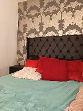 Aurora_Luxx live cam on StripChat