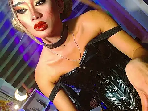 HOLLYWOOD_QUEEN_88 live cam on StripChat