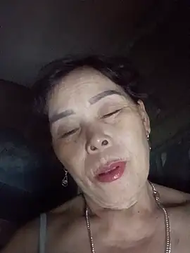 Kiki_sexyy live cam on StripChat