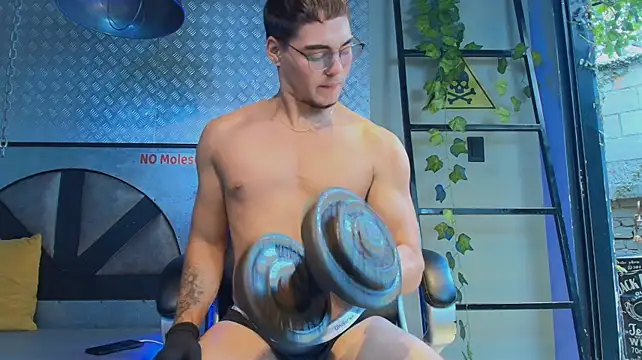 ThiagoFox live cam on StripChat
