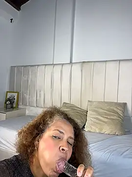 Mercedes_valverde live cam on StripChat