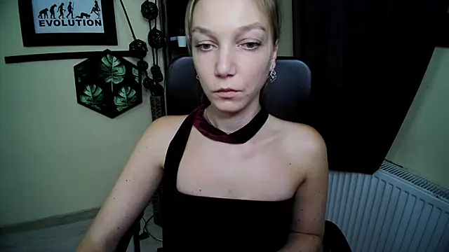 EmillyPlay live cam on StripChat