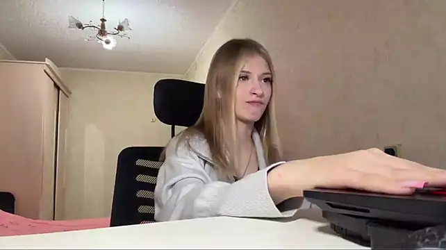 IrmgardCouden live cam on StripChat