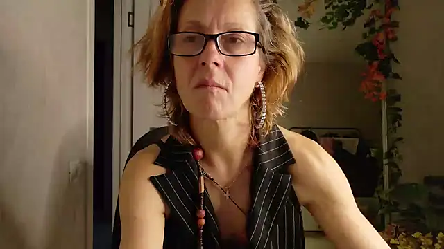 LioraWeiss live cam on StripChat