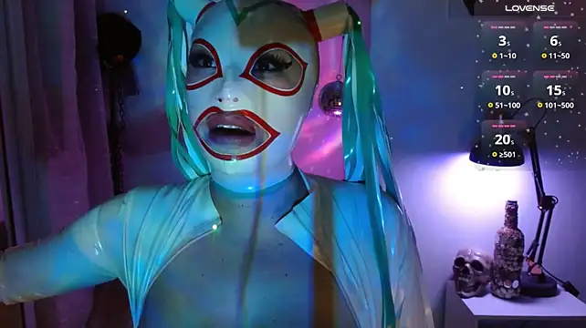 LatexDevil_Blondie webcam