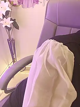 lovely-soneya (F young) - Boobs open and smoking🚬