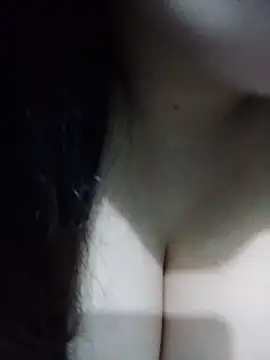cute-priynka (F young) - Lips show
