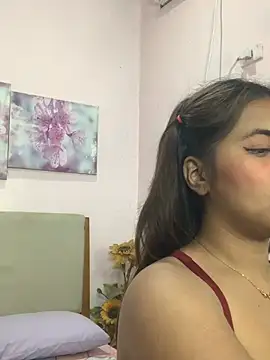 YaraSmith live cam on StripChat