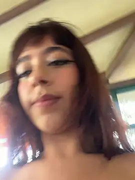 AliceMrtnz live cam on StripChat