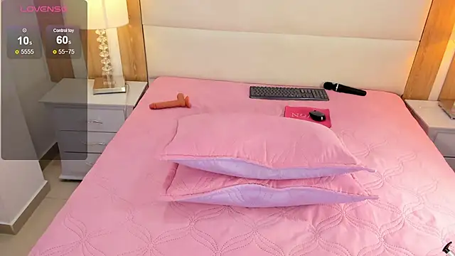 Evaa_Martinez live cam on StripChat