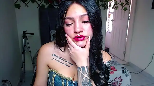 Violettasquirt live cam on StripChat