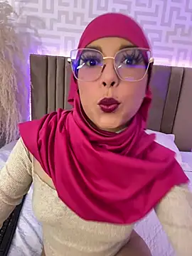 naishaa_ live cam on StripChat