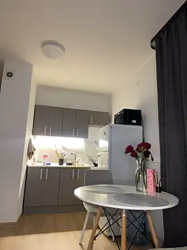 April_Purr live cam on StripChat