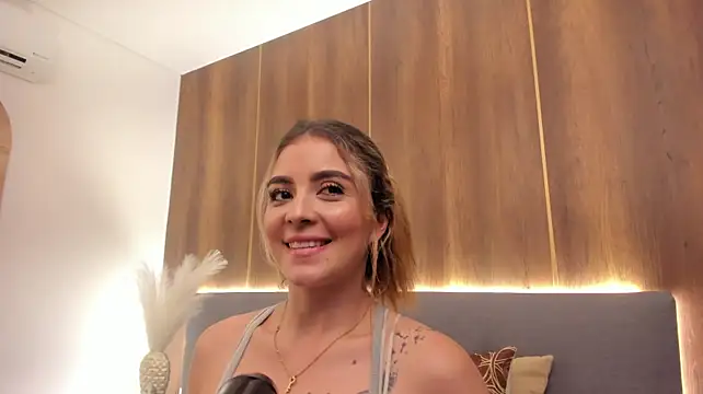 Claiire_Taylor live cam on StripChat