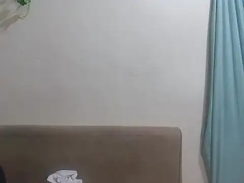 Midnighqueen01 live cam on StripChat