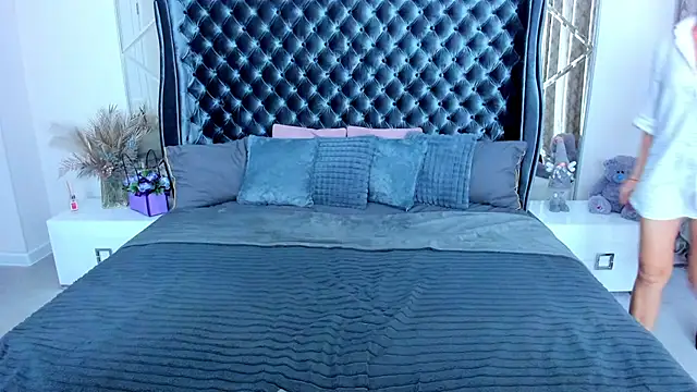 Rebecca_Diamond