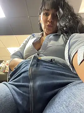 LuxeBrunetteXXX live cam