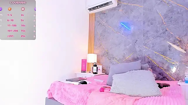 Anniie_Fox_