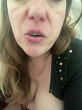 lulupiecitosamor live cam on StripChat