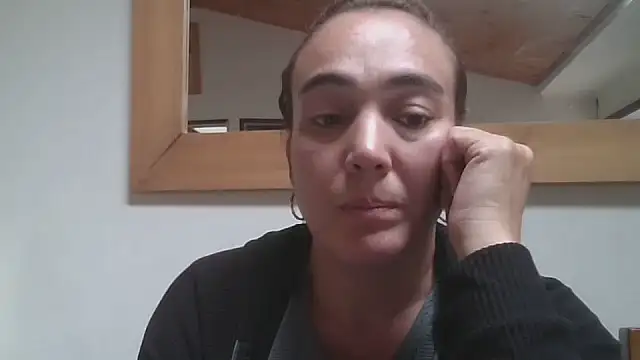 Alice-17 live cam on StripChat